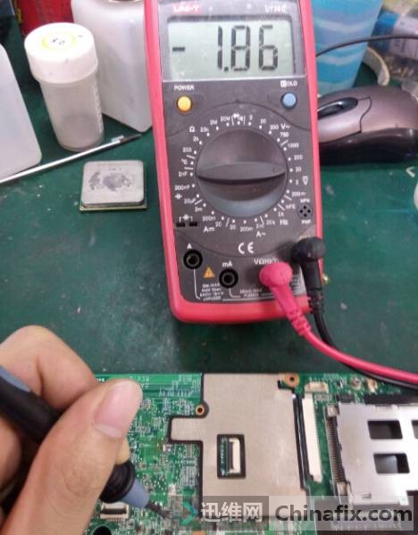 通电测量发现这里只有9V