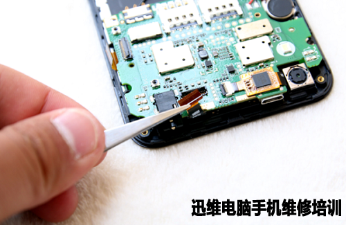 小辣椒 手机拆解：国民手机谁与争“疯”