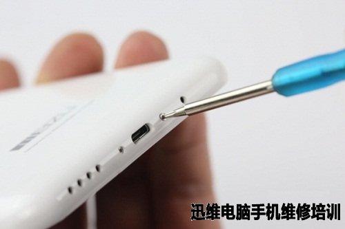 魅蓝note2更换手机显示屏的方法