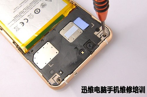 智能手机蓝魔Mos1拆机图文并茂！