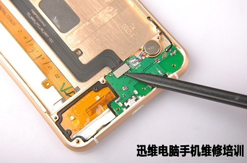 智能手机蓝魔Mos1拆机图文并茂！
