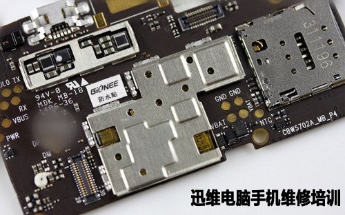 金立S5.5智能手机拆机论做工！