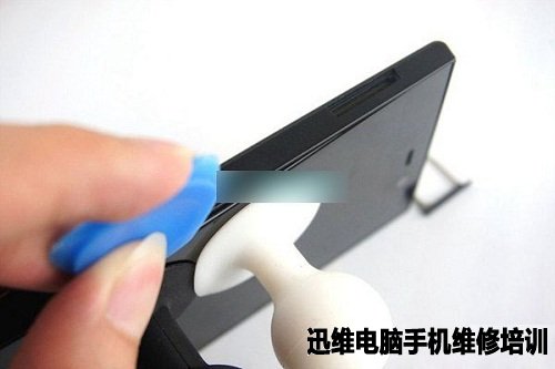 IUNI U2手机做工怎么样？拆机便知