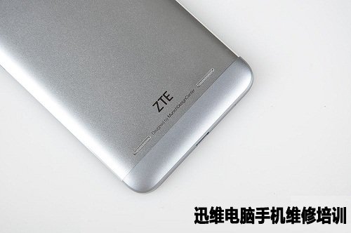 国民手机：中兴Blade A2拆机图解
