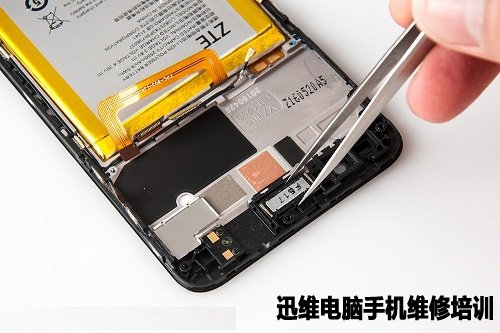 国民手机：中兴Blade A2拆机图解