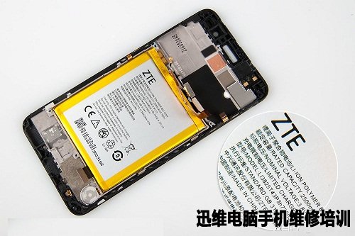 国民手机：中兴Blade A2拆机图解