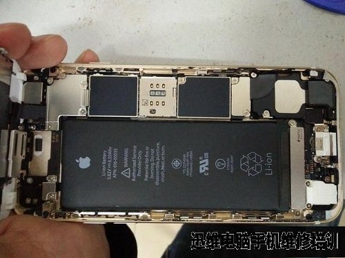 iPhone6电量至40%自动关机拆机换电池过程如下：