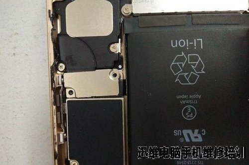 iPhone6电量至40%自动关机拆机换电池过程如下：