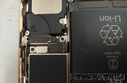 iPhone6电量至40%自动关机拆机换电池过程如下：