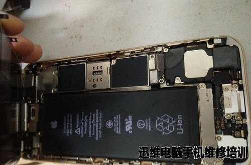 iPhone6电量至40%自动关机拆机换电池过程如下：