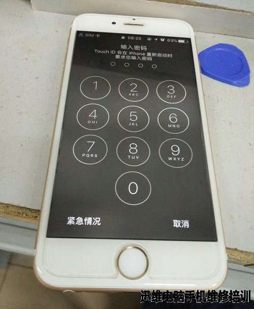 iPhone6电量至40%自动关机拆机换电池过程如下：