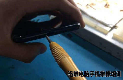 iPhone 7 Plus换外屏维修 图2
