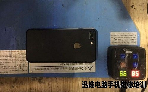 iPhone 7 Plus换外屏维修 图3