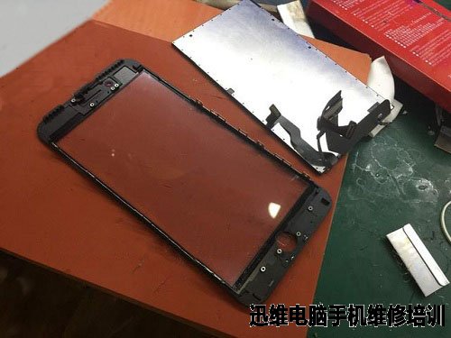 iPhone 7 Plus换外屏维修 图12