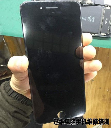 iPhone 7 Plus换外屏维修 图17