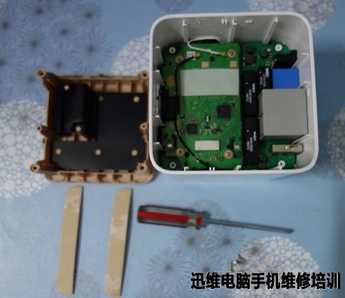 华为荣耀路由Pro完美拆机！