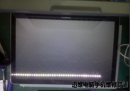 苹果A1286 820-2850-A不开机维修 图2
