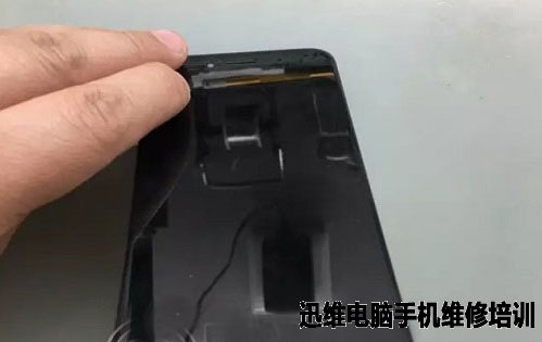 iPhone6重摔 有背光不显示故障维修 图3