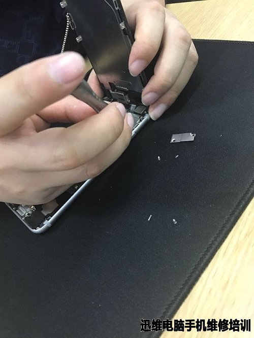 iPhone6屏幕损坏换屏维修一例