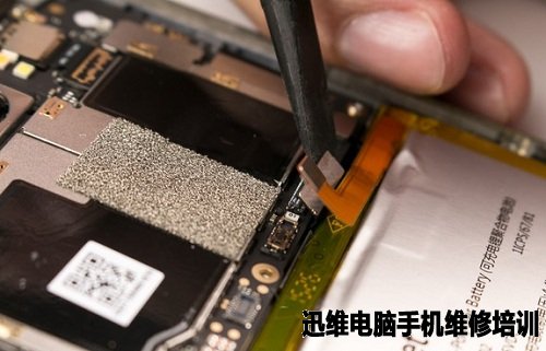 断开主板上的连接器