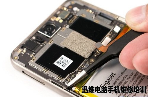 卸去固定在主板上的螺丝以及同轴线