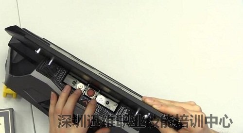 十公斤七万元的水冷笔记本-