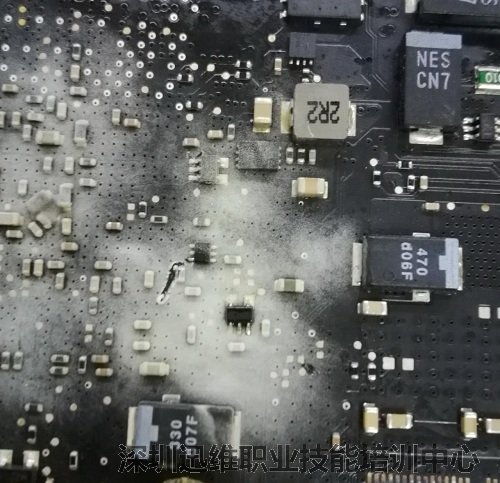 苹果A1278笔记本开不开机维修（图4）