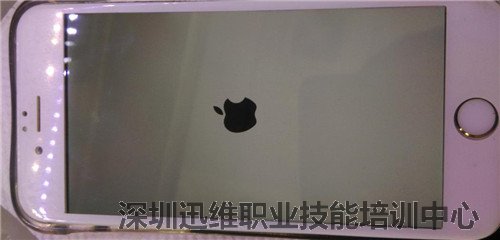 iPhone 6手机开机灰屏重启维修　图