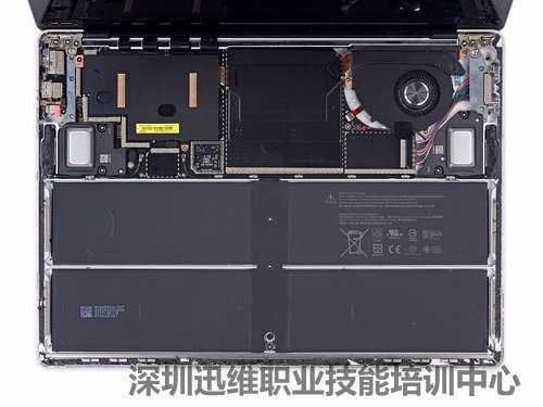 电池占据了一半的空间