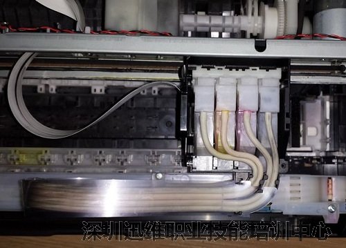 掀起盖子，可以看到字车