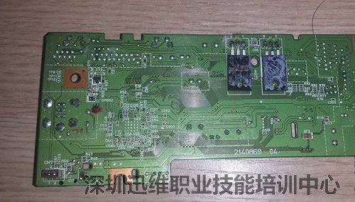 拆下的主板和新主板