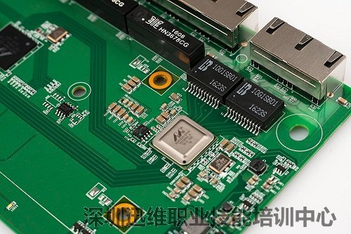 负责两个万兆口的数据交换