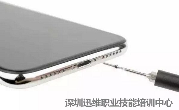 拧下底部固定螺丝