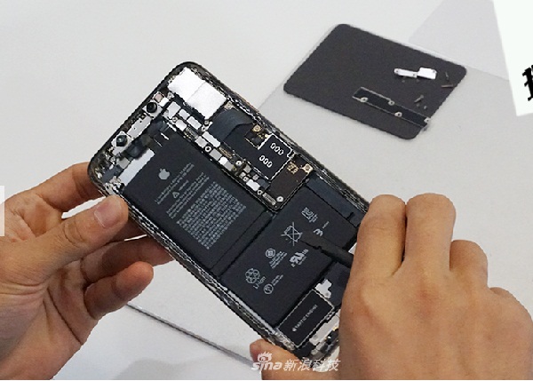 iPhone XS Max拆解