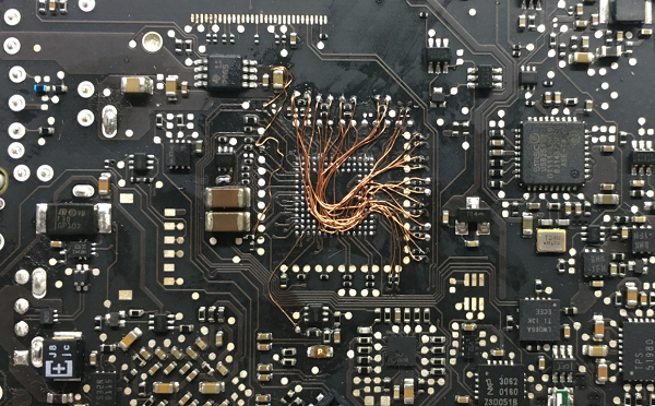 MacBook A1286显卡PCB板层断线改集显维修