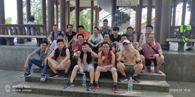 迅维实地手机维修班培训学员凤凰山游玩