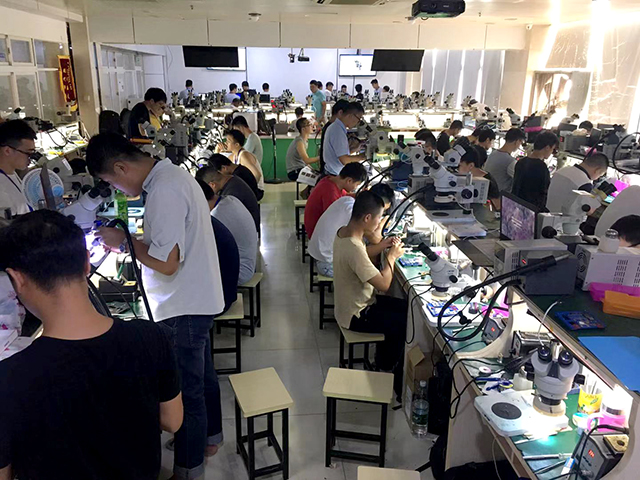 迅维实地培训教室上课场景二