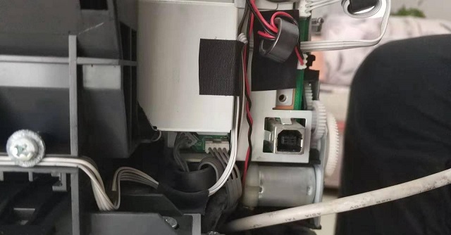 爱普生R230墨水灯和进纸灯双闪一次非常规故障维修