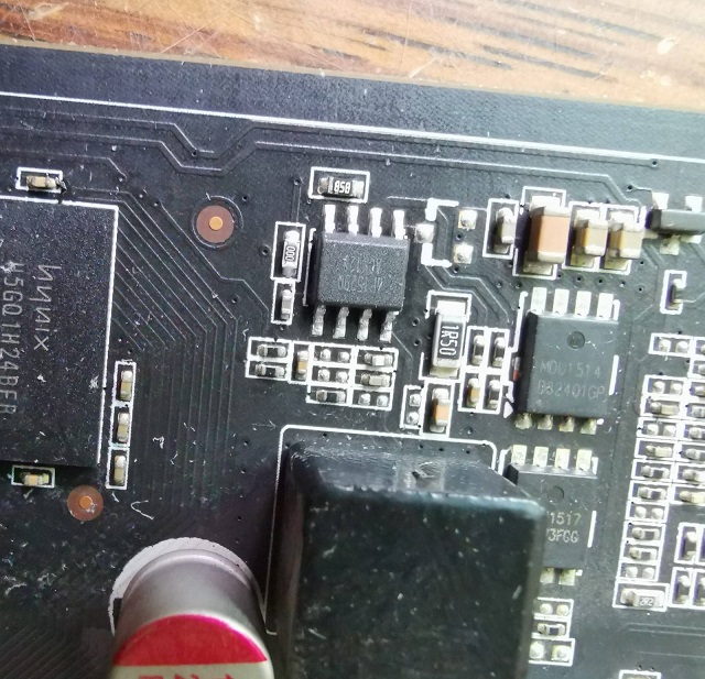 索泰GTX550TI开机显卡不显示维修
