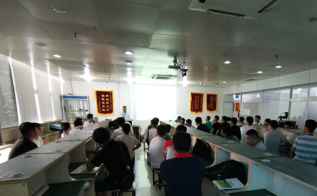 迅维实地培训9月份开学典礼 图2