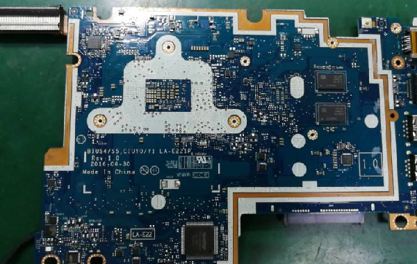 联想310S-14IKB笔记本摔后开机不显示维修 图2