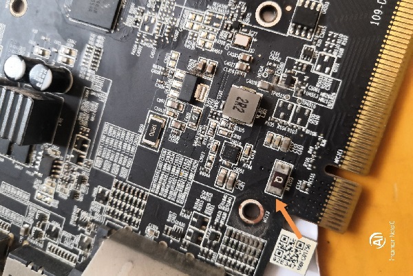 蓝宝石RX480 4G白金版显卡上电没反应，风扇不转维修 图2