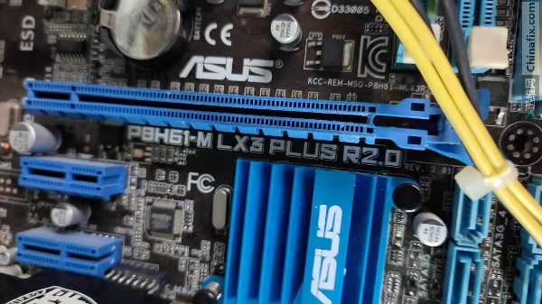 华硕P8H61-M LX3 PLUS主板开机立马掉电维修 图1