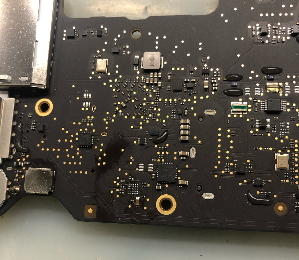 苹果MacBook A1466笔记本进水屏幕不显示维修 图3