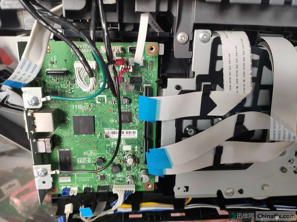 兄弟DCP-7180DN多功能一体机开机显示屏不显示、一直重启维修 图5